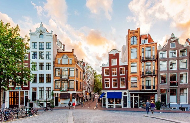 A Tranquil Haven near Amsterdam Canals