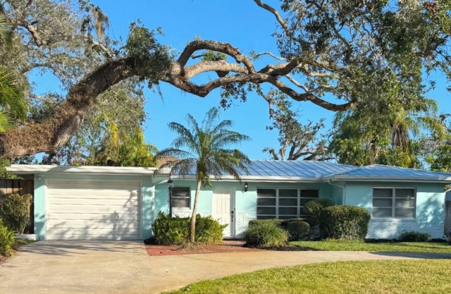 Casa tropical aislada junto a la playa