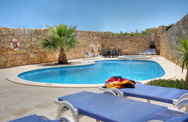 Un verdaderamente impresionante -detac granja hed semi con piscina exterior y piscina interior climatizada