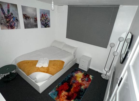 a two bedroom cosy hideaway based in greenwich