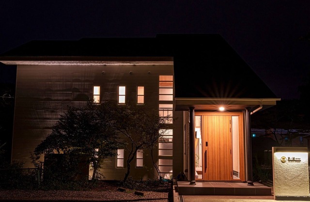 A twostory detached house with a panoramic view of Lake Ashi / Ashigarashimogun Kanagawa