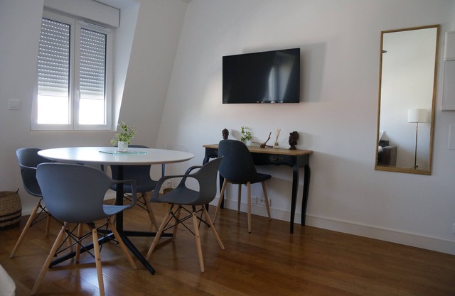 A unique loft at the gateway to Paris*wifi*private parking*garden* tramway