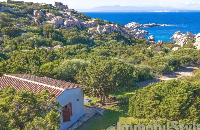 Una casa de vacaciones a pocos pasos de una bahía de playa privada