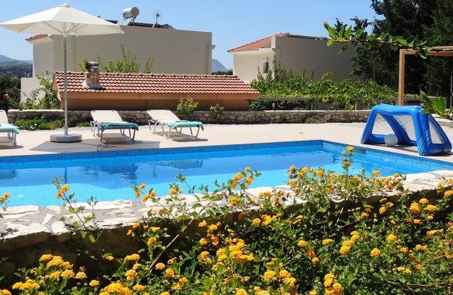 Una villa muy privada con una opción de 6,4 o 2 dormitorios a diferentes precios.