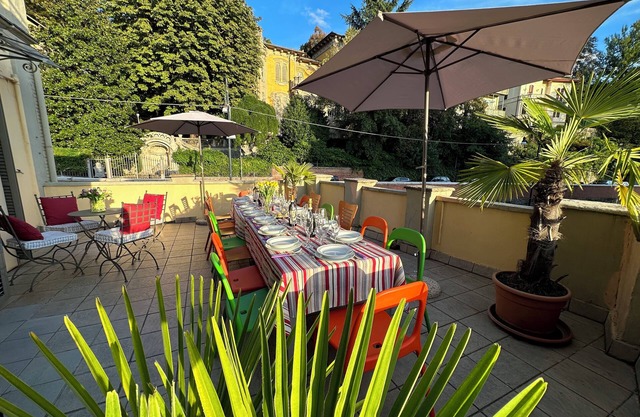 A villa between wonderful gardens, 5 min walk to the city center