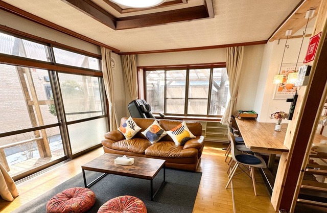 A warm DIY space / Shiraoi-gun Hokkaidō