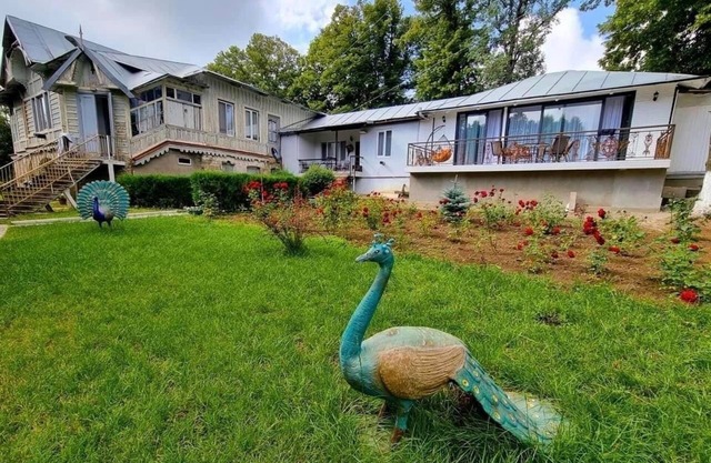A well-furnished house in Kojor welcomes you with pleasure.
