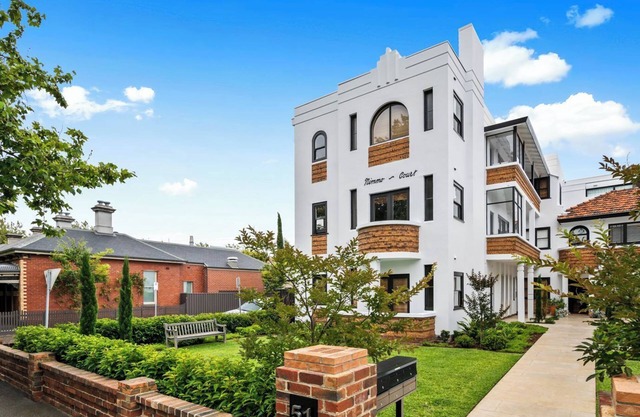 A1 Art Deco 2 Bedroom Apt. Sleeps 5. Nimmo1