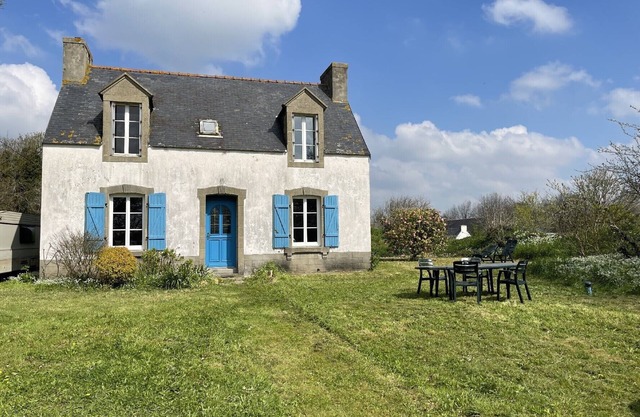 A6074-RESTORED BRETON HOUSE WITH GARDEN!