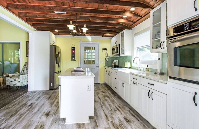 Aaliyah`s and Amina`s Tropical Retreat unit 2 - Pine Island St James City