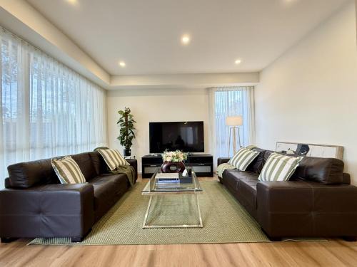 Aalto Retreat Three - Chic Modern Close to Everything