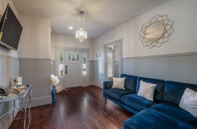 AAV Home Unit A-New!Adorable 2BR Near Fort Sam/Pearl/DT