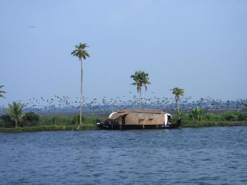 Abad Premium House Boat