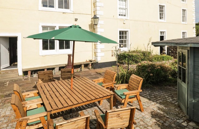 ABBEY FARM HOUSE, pet friendly, character holiday cottage in St Bees