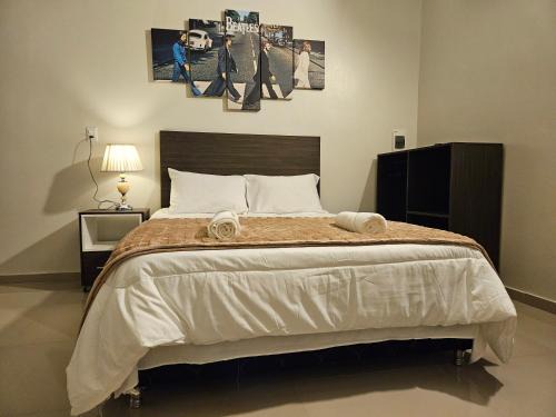 Abbey Road Inn I