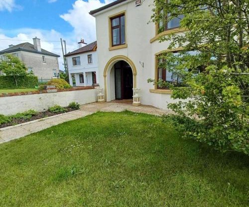 Abbeyfeale Home - Sleeps 6 - Convenient Location