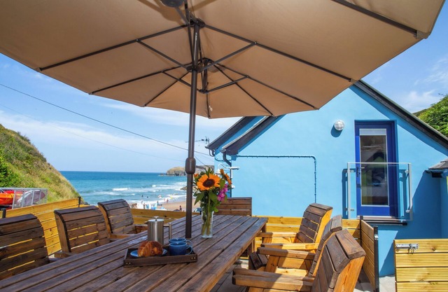Aberafon, Llangrannog - A rustic beachfront cottage overlooking Cardigan Bay
