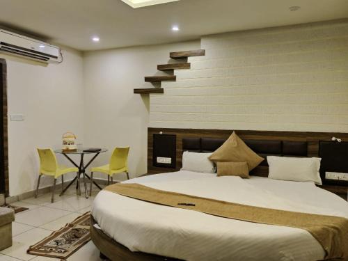 Abhilasha hotel pachmarhi`