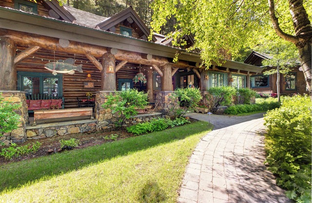 Abode at Silvertip | Sweeping Estate with 4 Cabins