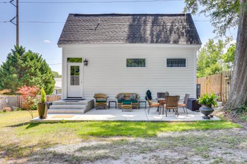 about 1 Mi to Dtwn Wilmington Home with Patio!