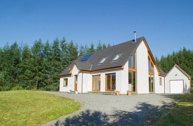 Por encima de Glen Villa, Loch Ness y Skye están