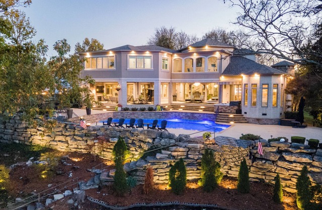 Above Nashville Sunset Bay | Lakefront | Pool&Spa | Golf Simulator