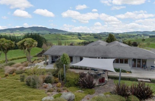 Above the River Karapiro Bed & Breakfast