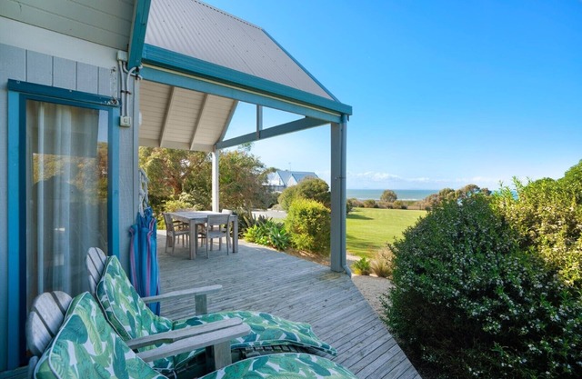Absolute Beach Frontage Self Contained Cottages Fully equipped for your holiday