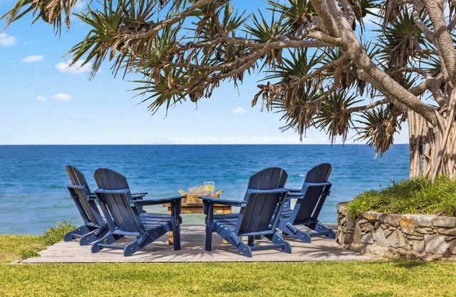 Absolute Beachfront, Pet-friendly, family beach house