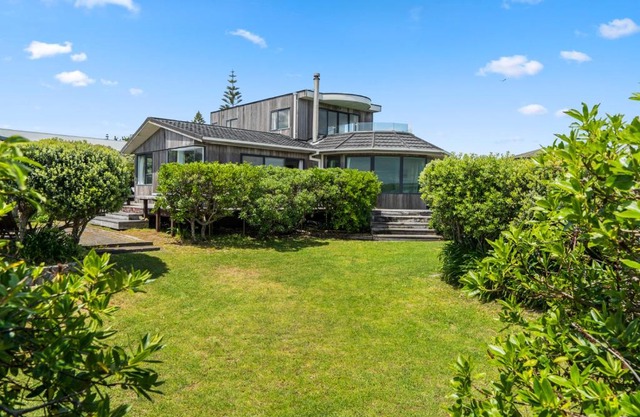 Absolute Beachfront Bliss - Waikanae Beach Holiday Home