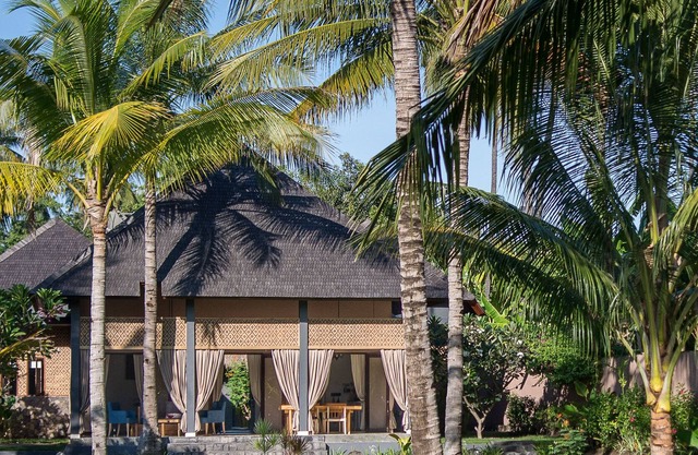 Absolute Beachfront Villa Private Pool