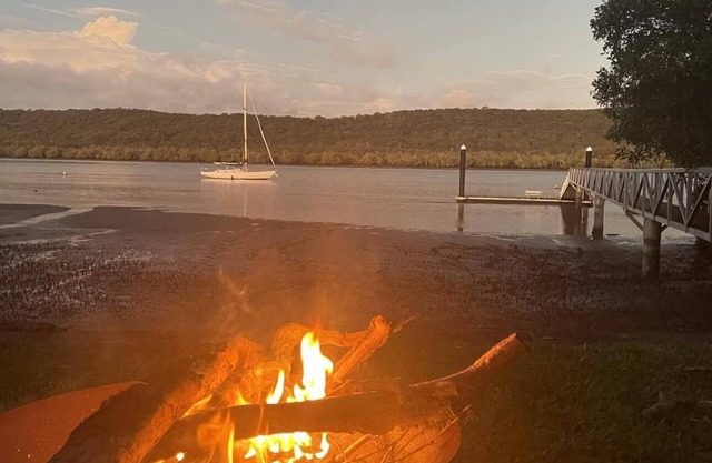 Absolute Water Front with Private Pontoon for Fishing, Boating and Crabbing!