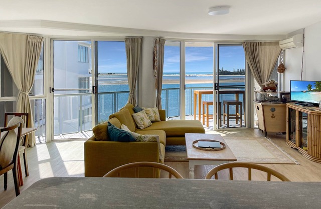 Absolute Waterfront Apartment