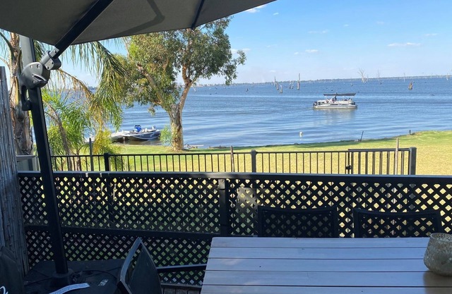 Absolute Waterfront at Woodlands