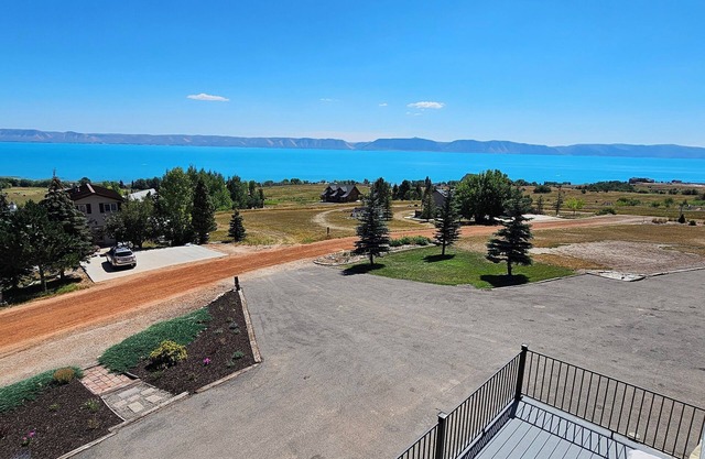 AC included. Amazing lake and mountain views. Sleeps 16 max.