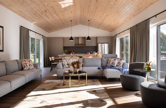 Acacia House - Five Bedroom, Five Bathroom Country home with WIFI