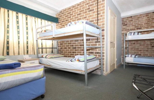 Acacia Snowy Motel