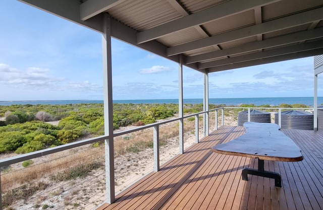 UNA INCREÍBLE CASA DE VACACIONES CON VISTAS AL MAR Y AL LAGO