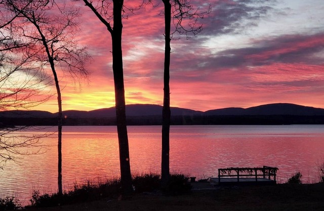 Acadia 10 minutes away! Lovely apartment with kitchenette Island + water views!