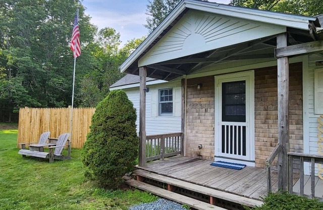 Acadia Lobsterman's Coastal Bungalow