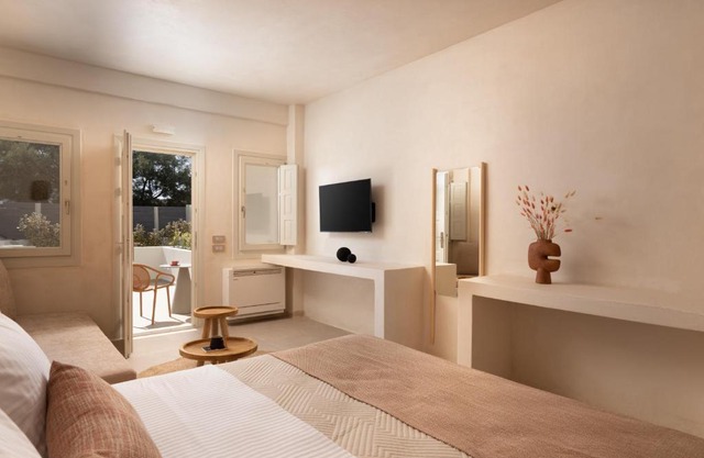 Acanthus Oia-Private Jacuzzi Suites