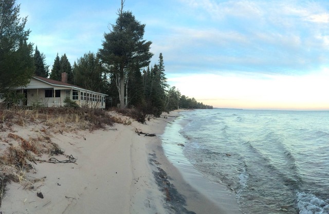Acceso a la mejor playa de arena blanca en el Keweenaw!