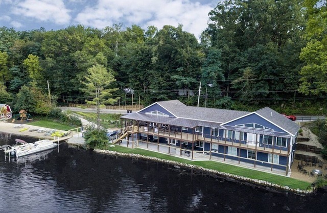 Accessible Blue Spruce Lodge: 340ft of Lake Frontage, 80-ft wide Sandy Beach!