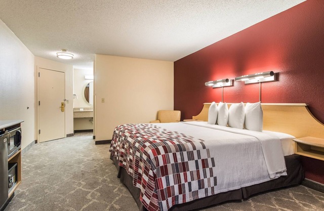 Accessible Lodging Near the Airport! Just a Short drive to Downtown!