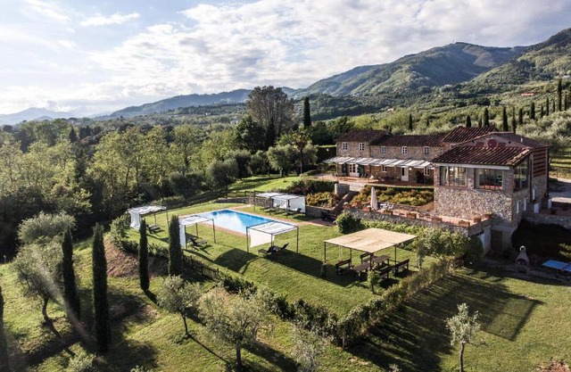 Accogliente alloggio con vista e piscina