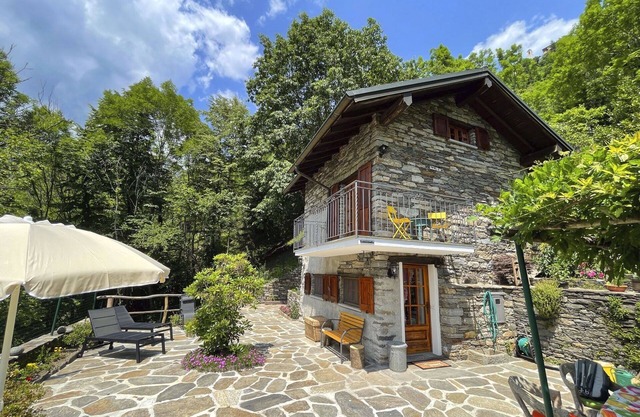 Accogliente Casa di Pietra in Mezzo ad una Strepitosa Fauna e Flora