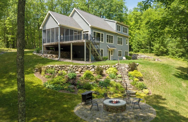 Accommodates up to 14 guests, great location!