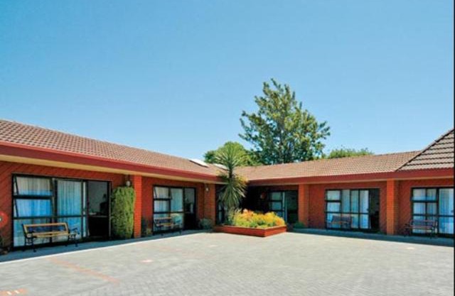 Ace High Motor Inn