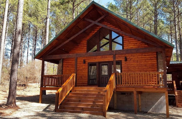 Ace in the Hole Cabin in the Wood With Hot Tub and Fireplace by Redawning