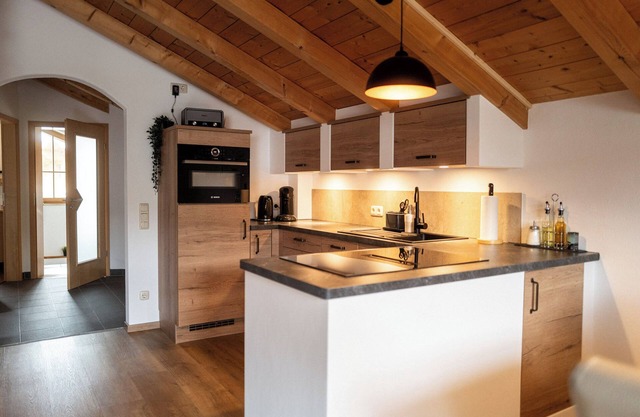 Achentaler Alpentor 54 m² for 2-4 persons, eat-in kitchen, bedroom, shower/WC, balcony, WLAN